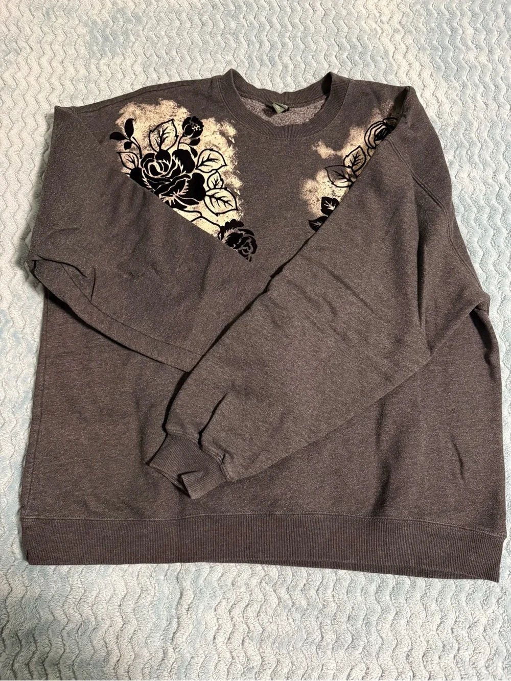 Women’s Charcoal Gray Floral Crewneck Sweater - Black Velvet Rose Print